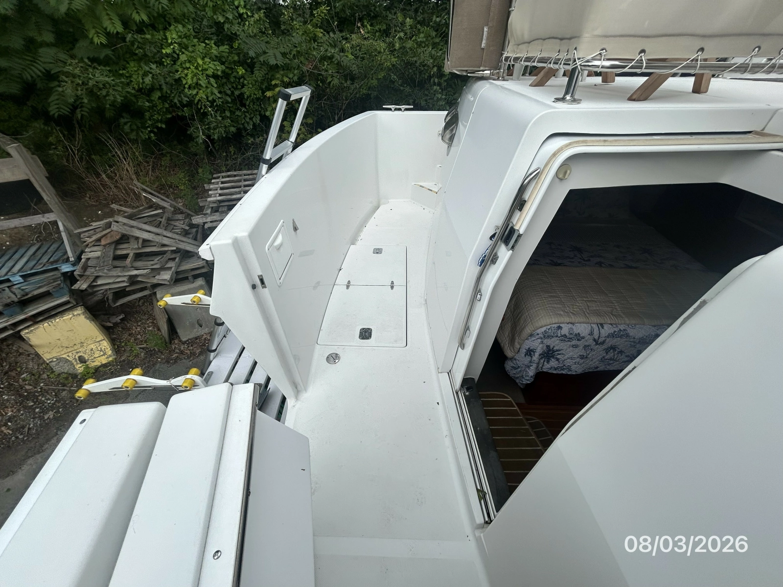 43' Mainship aftdeck port