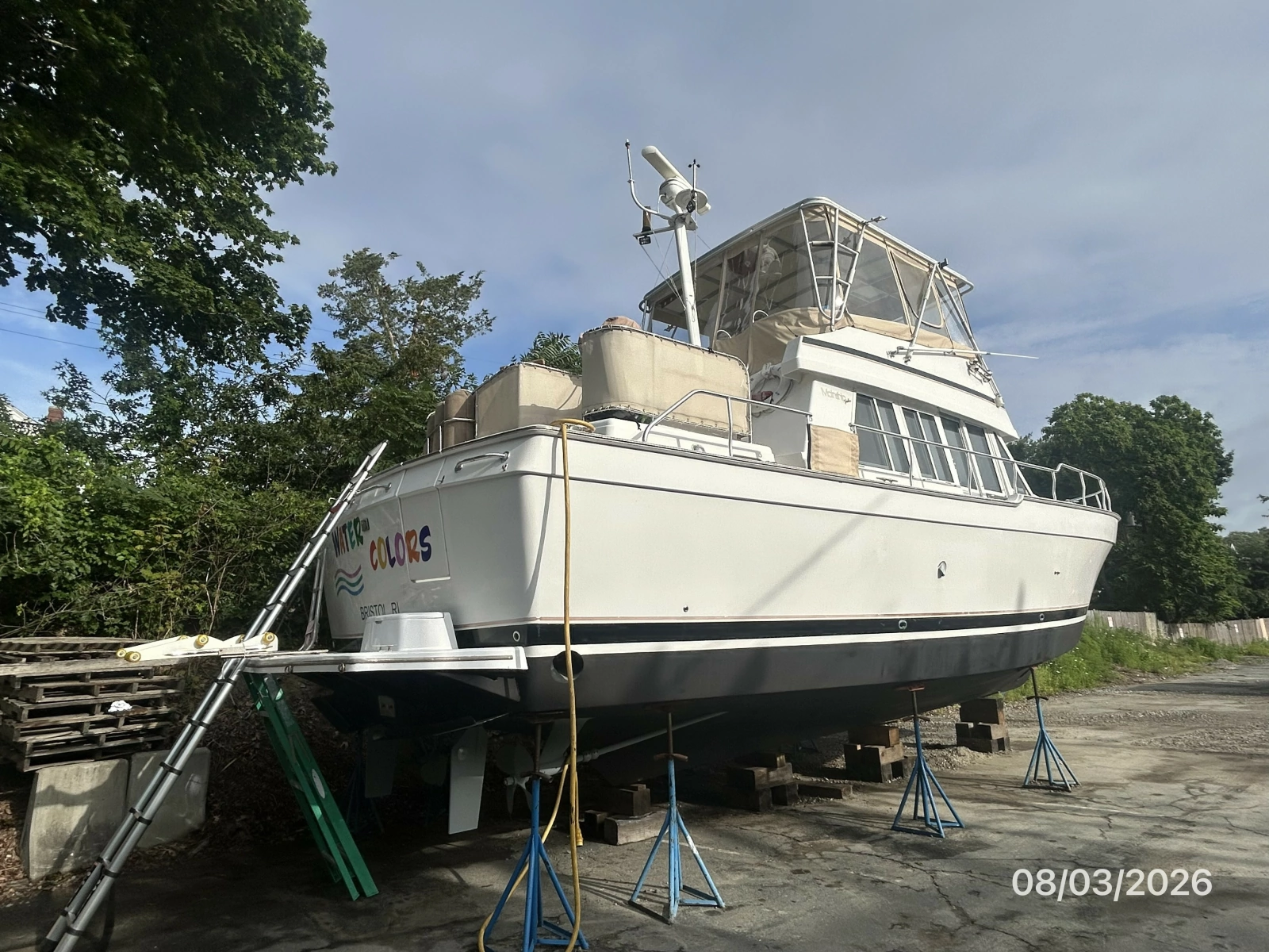 43' Mainship starboard aft profile