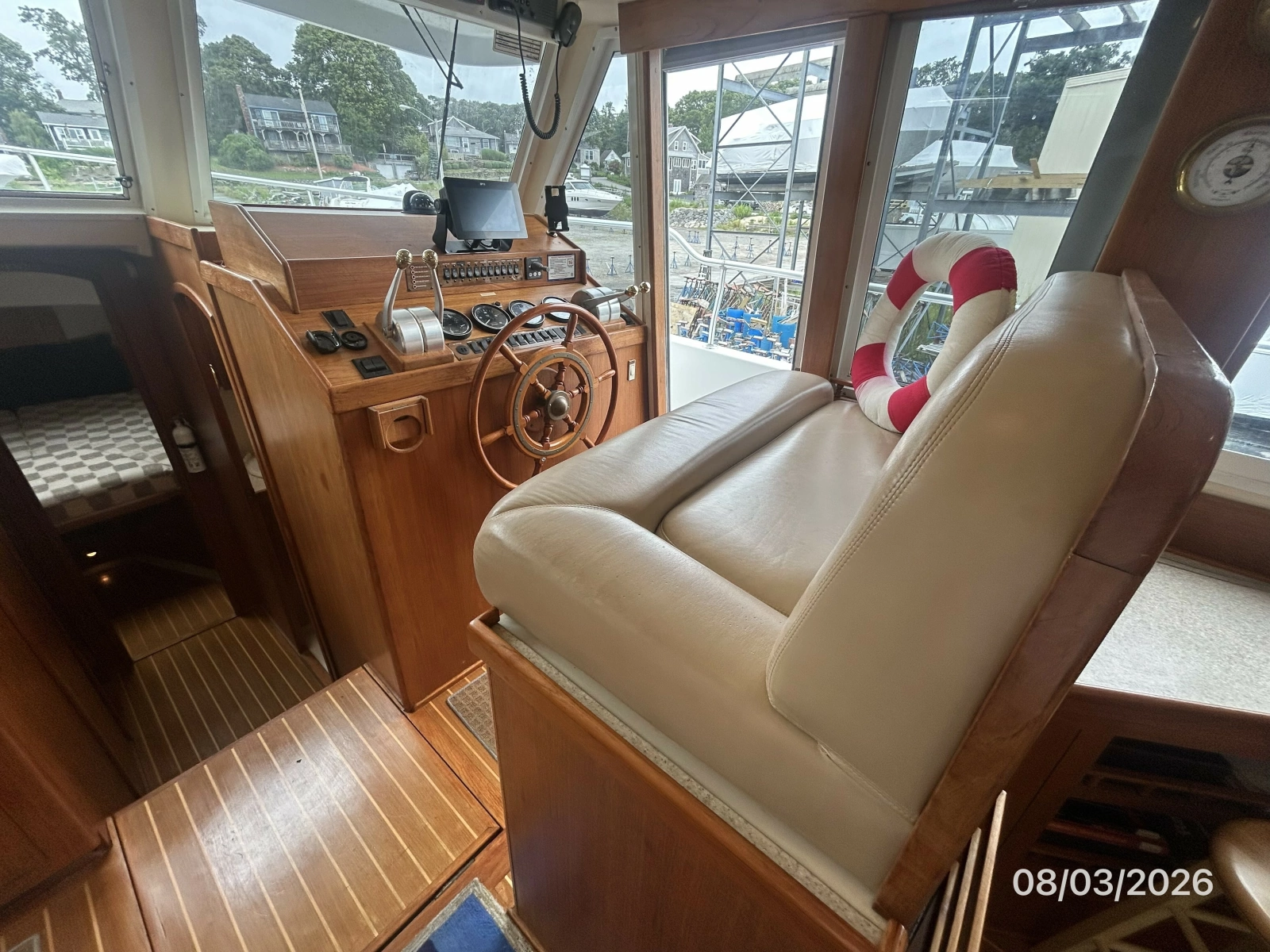 43' Mainship lower helm1