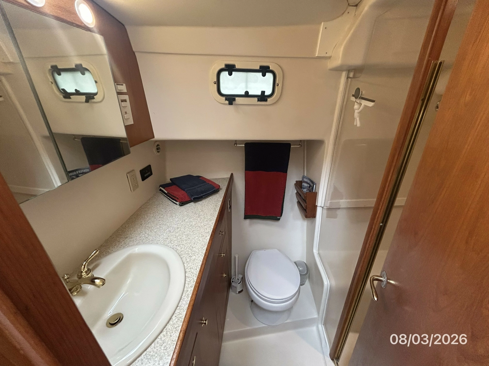 43' Mainship guest head-shower
