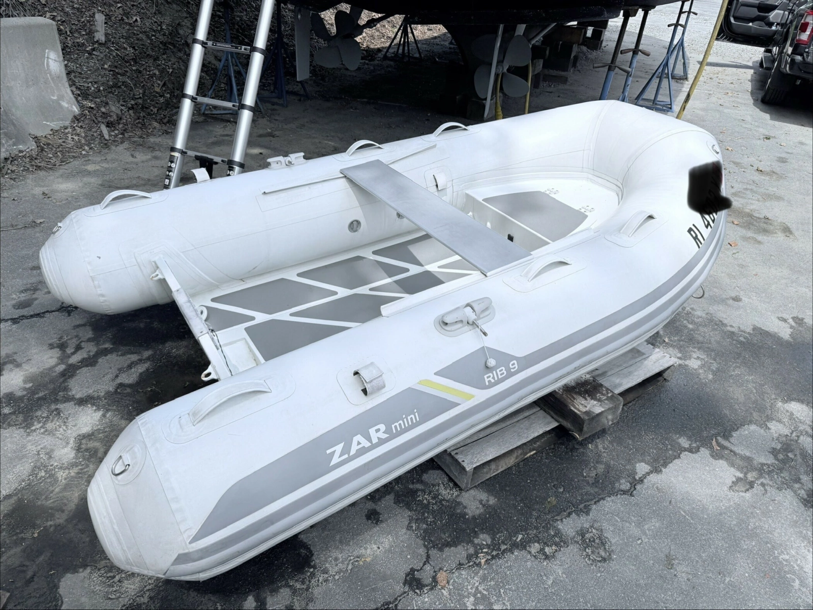 43' Mainship tender1
