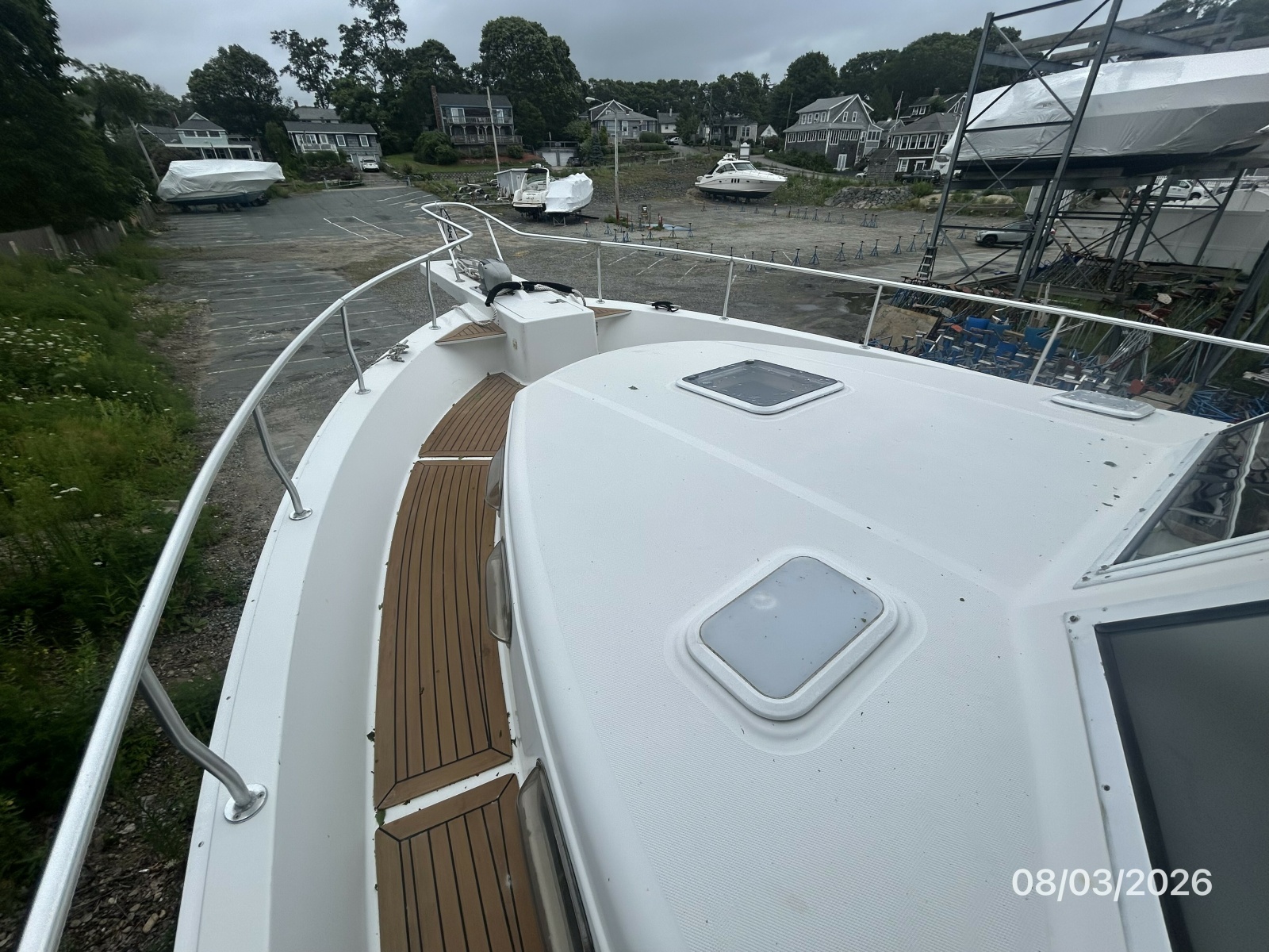 43' Mainship foredeck2