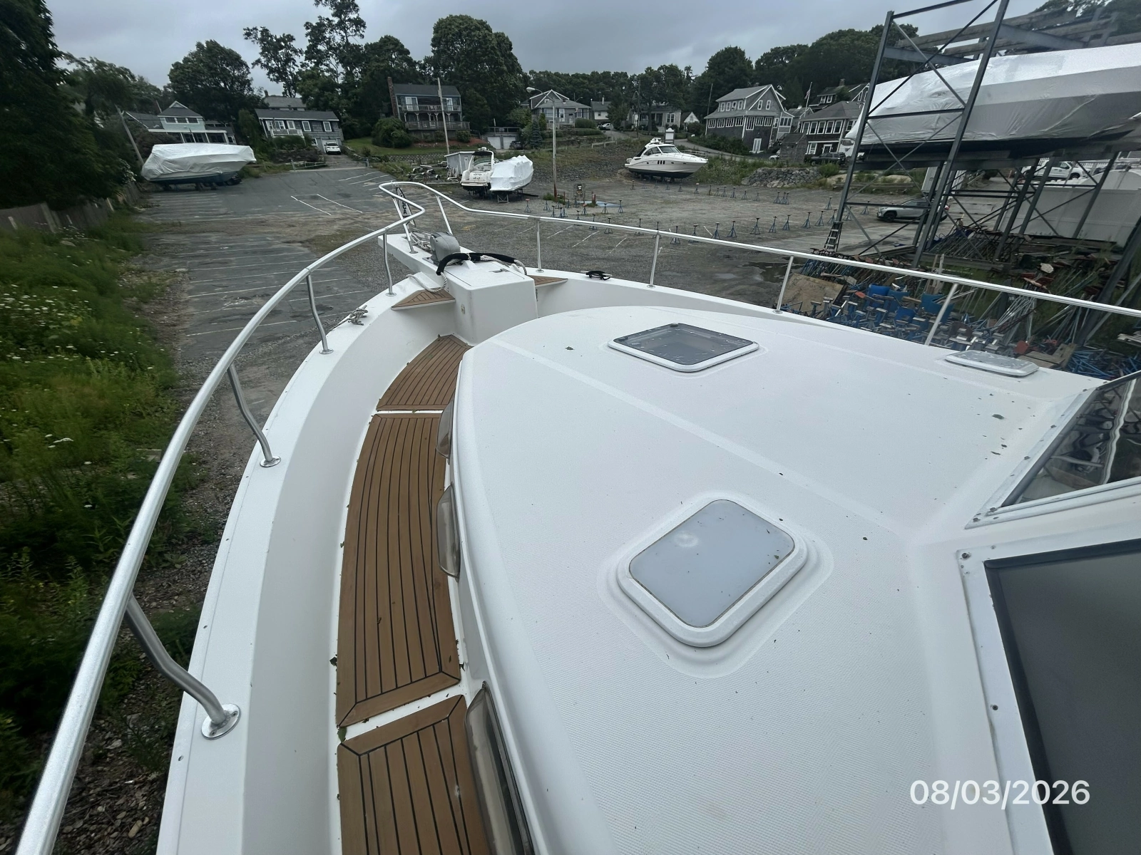 43' Mainship foredeck2