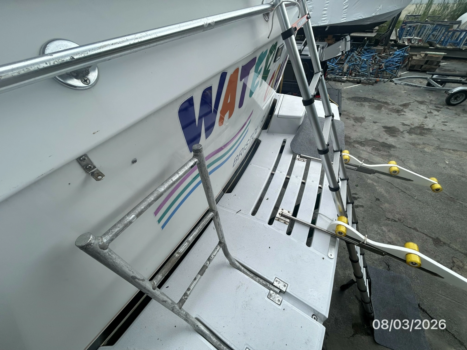 43' Mainship swimplatform1
