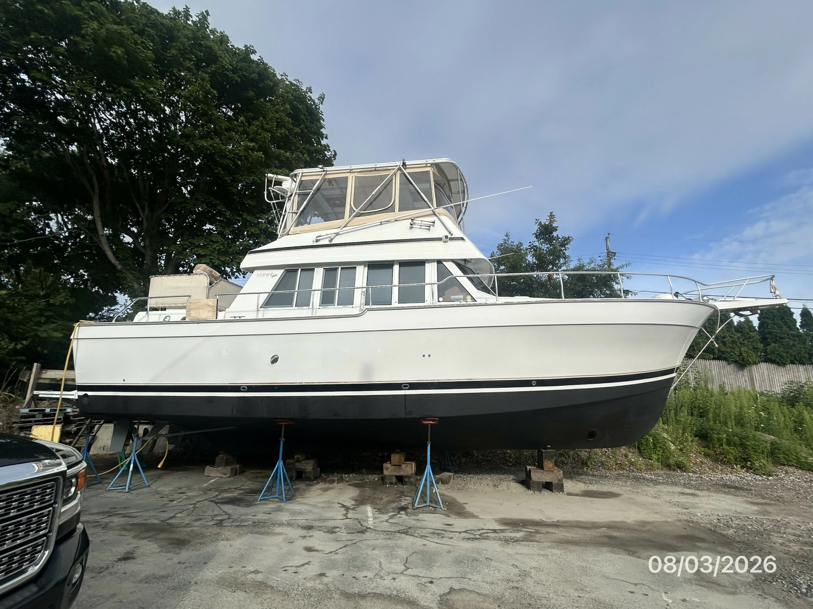 43' Mainship starboard profile