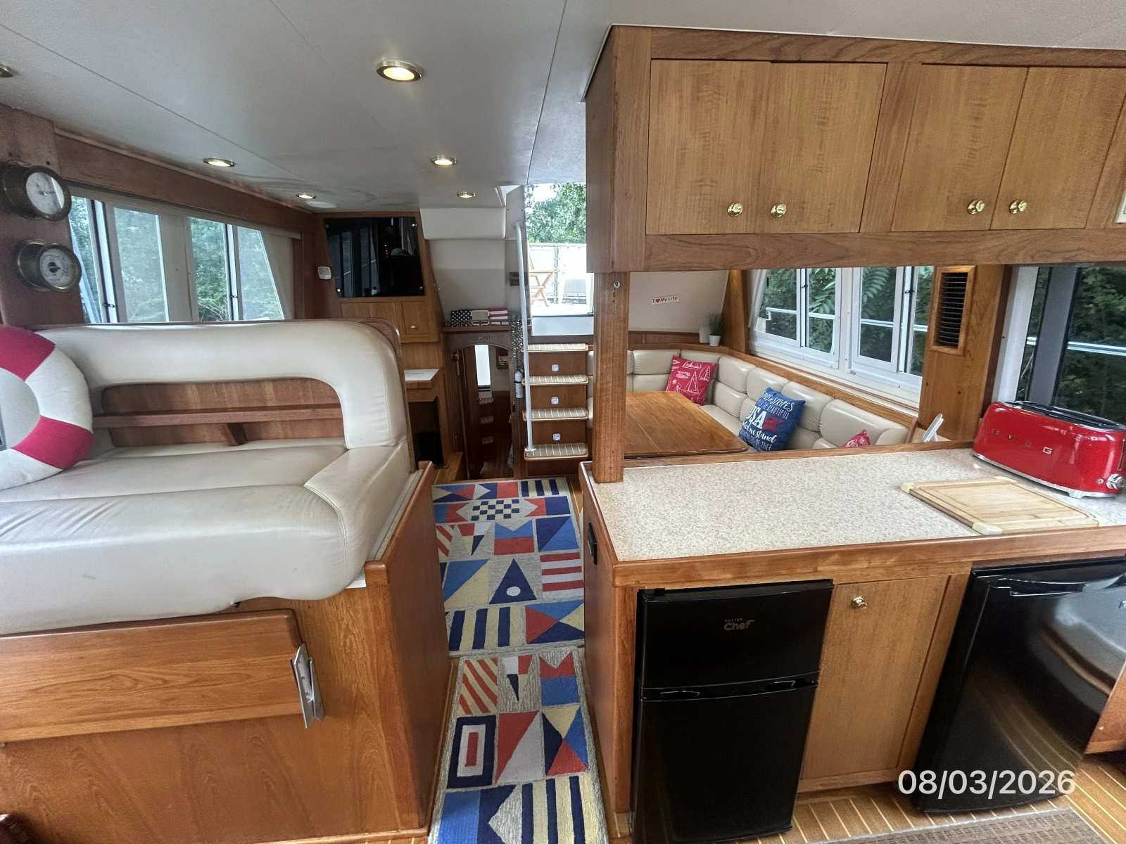 43' Mainship salon aft