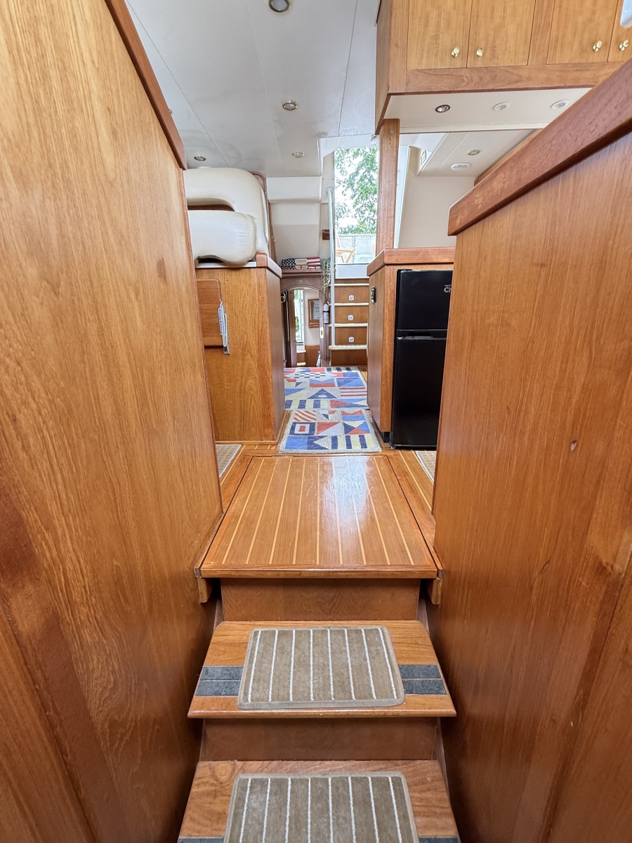 43' Mainship guest stateroom companionway aft