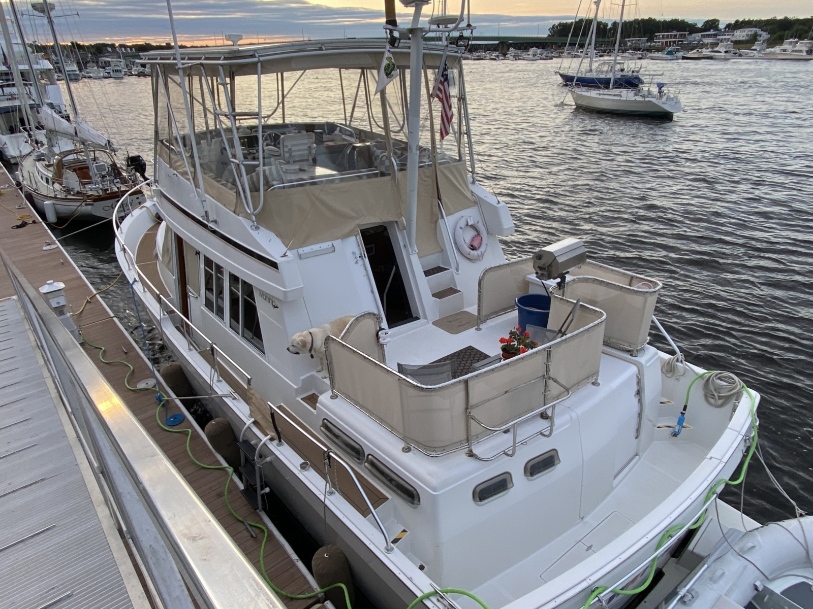 43' Mainship overhead port aft profile