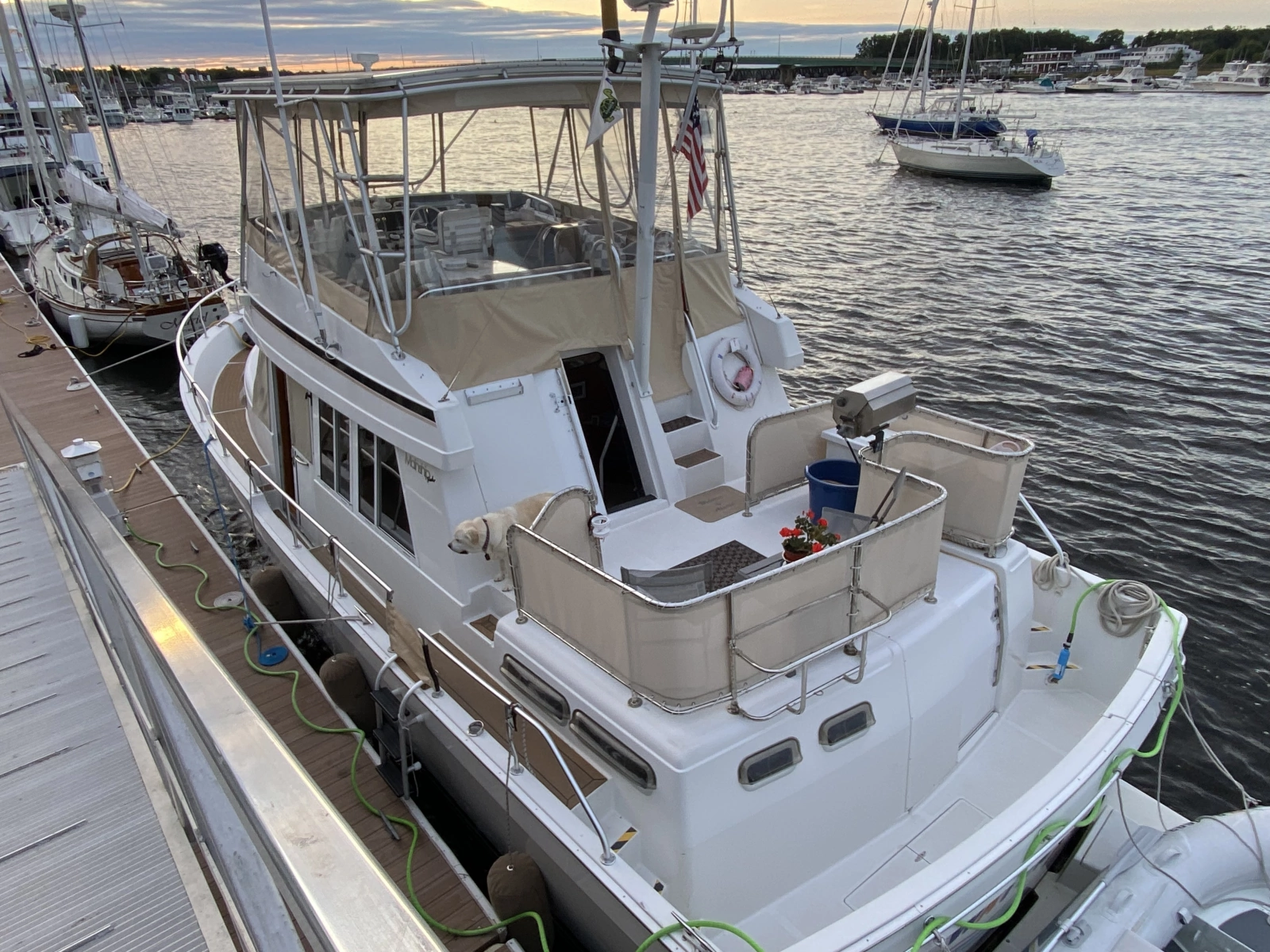 43' Mainship overhead port aft profile