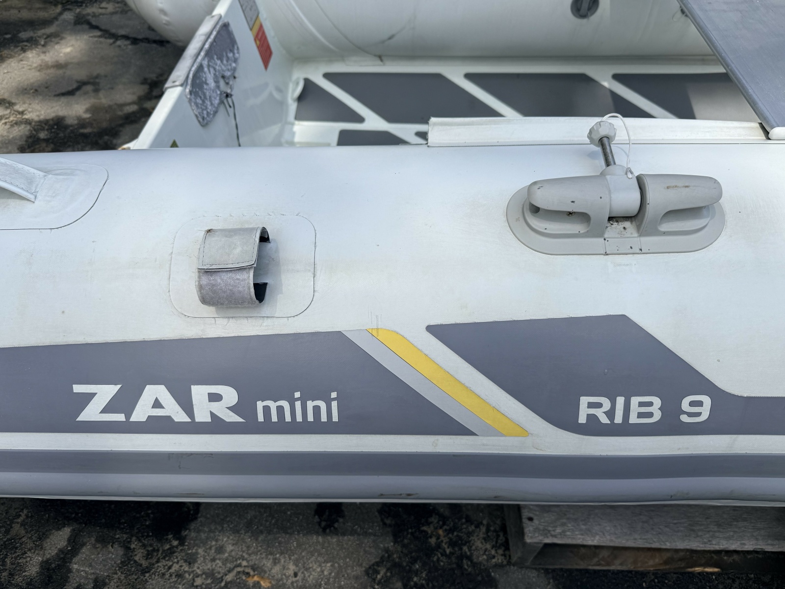 43' Mainship tender3