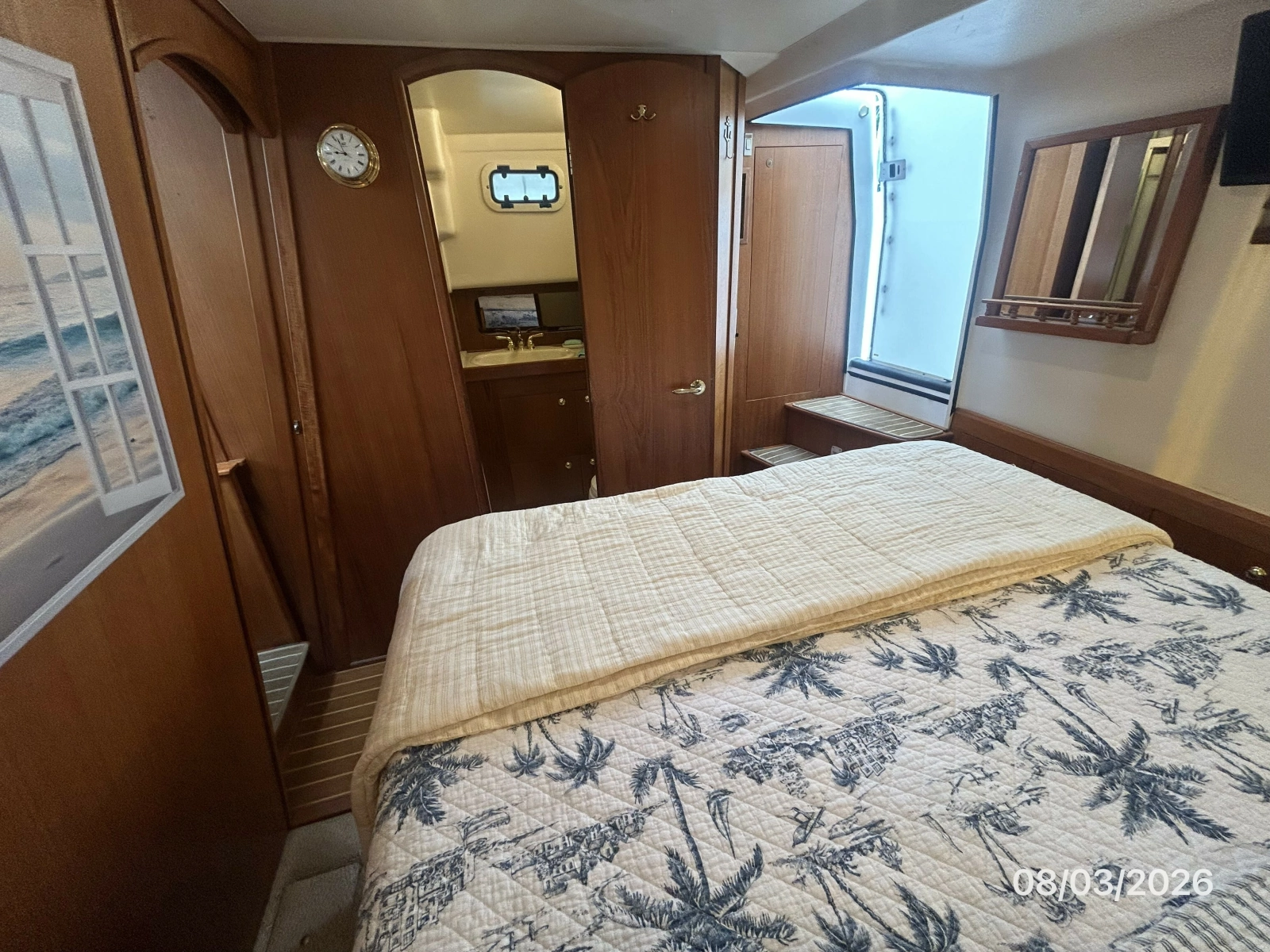43' Mainship master stateroom starboard