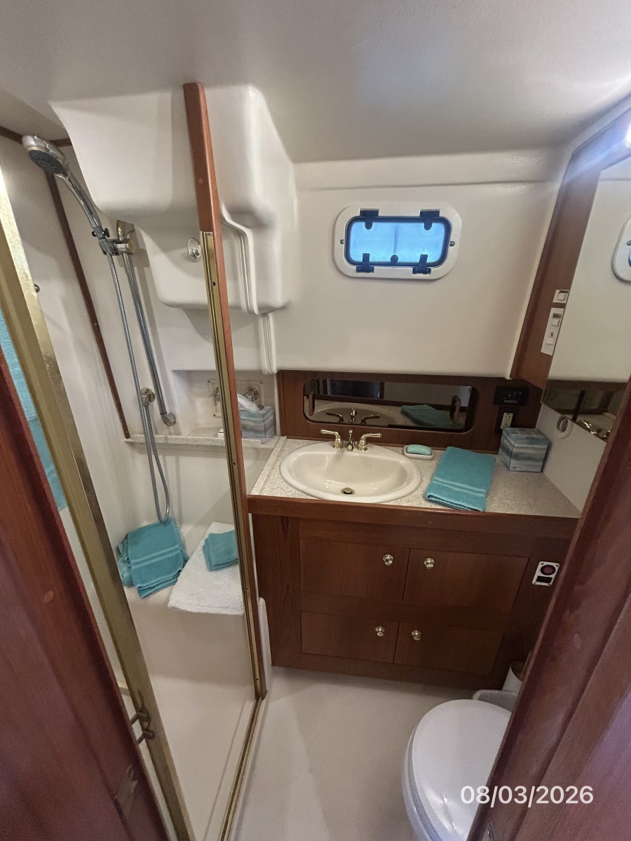 43' Mainship master stateroom head
