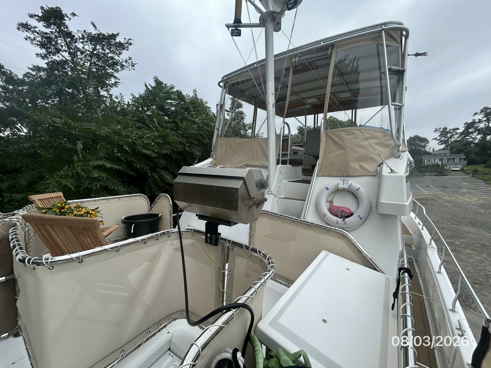43' Mainship trunk cabin forward