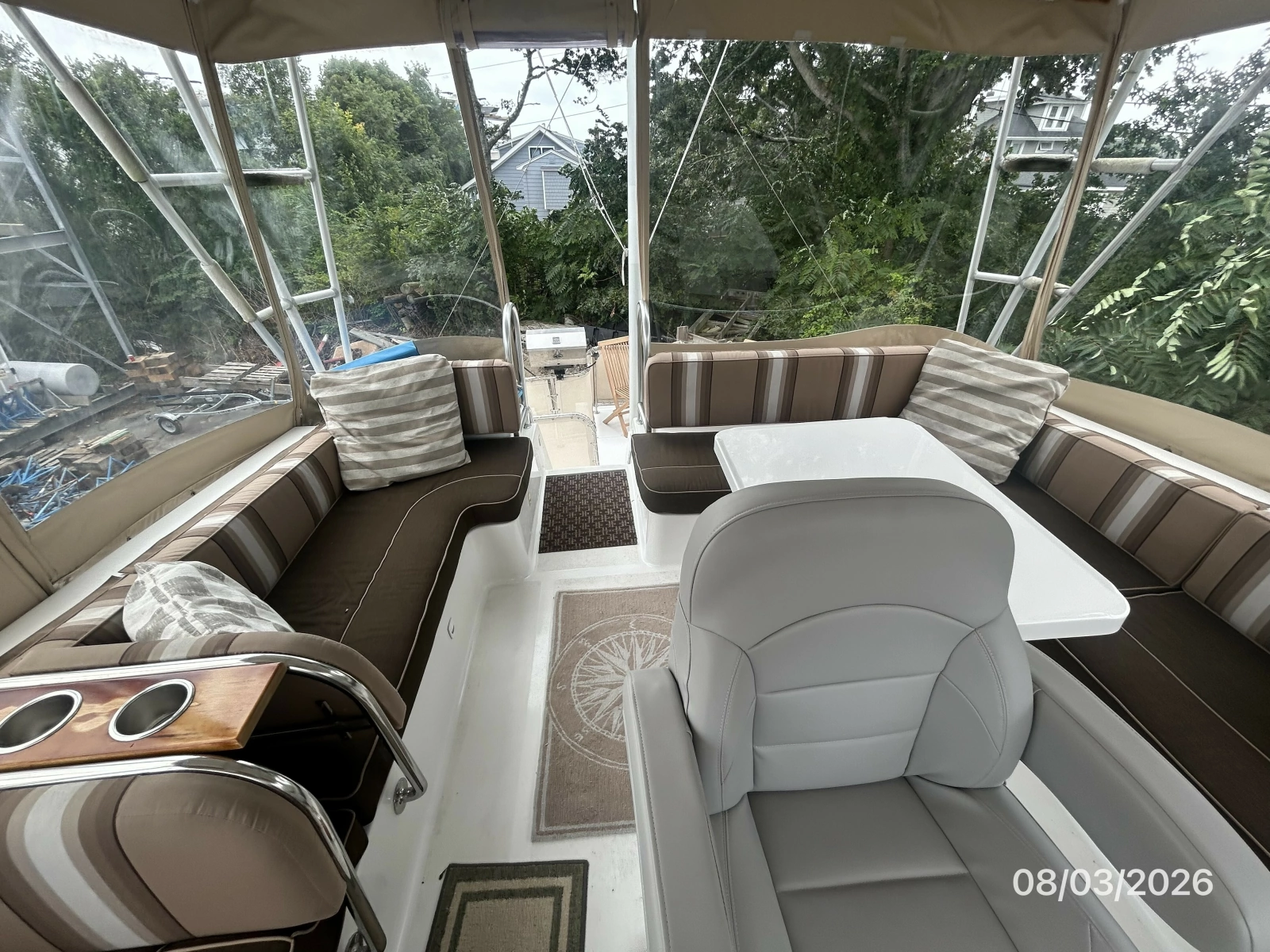43' Mainship flybridge aft1