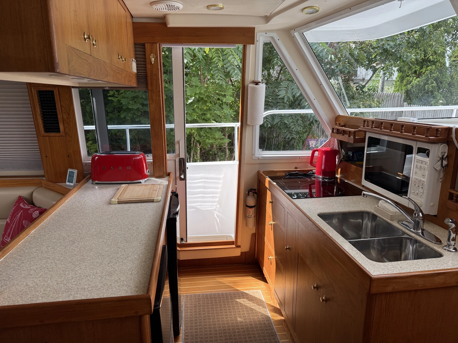 43' Mainship galley2