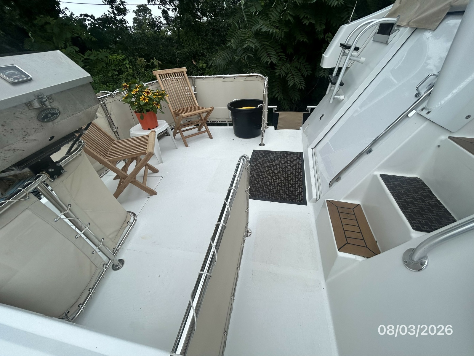 43' Mainship trunk cabin port