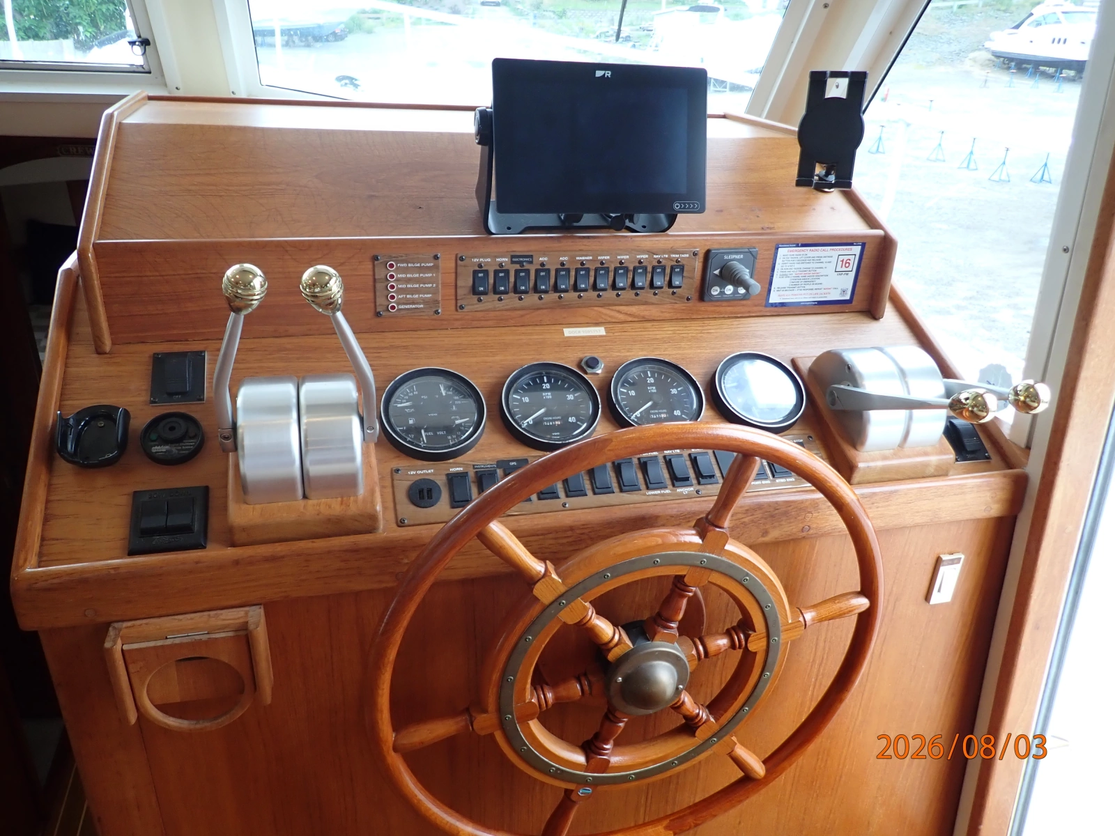 43' Mainship lower helm2