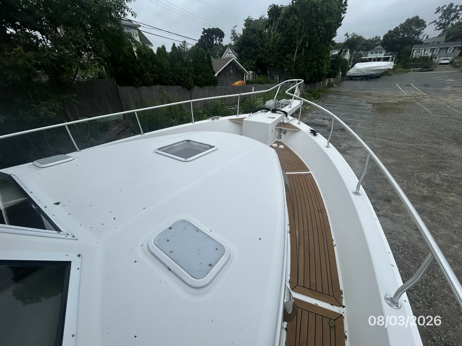 43' Mainship foredeck1