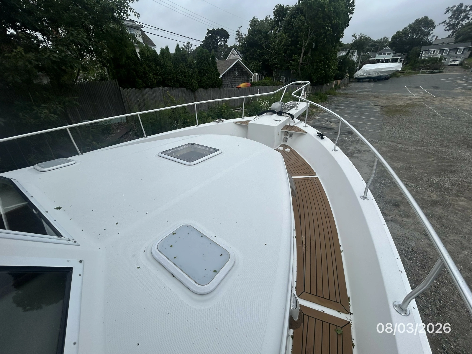 43' Mainship foredeck1