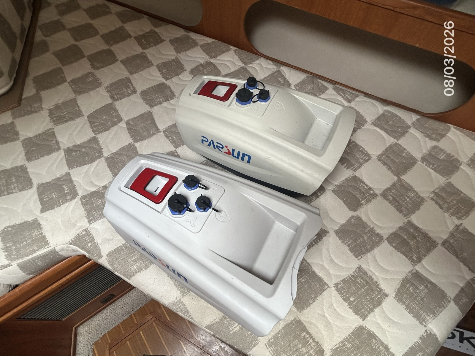 43' Mainship tender outboard batteries