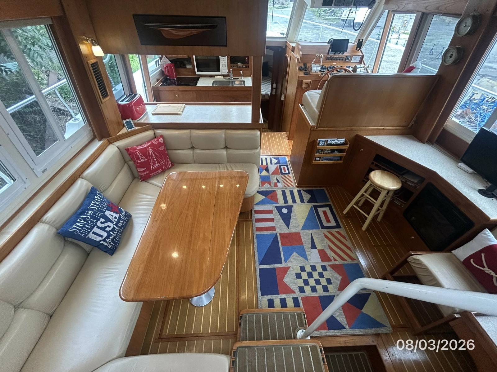 43' Mainship salon forward