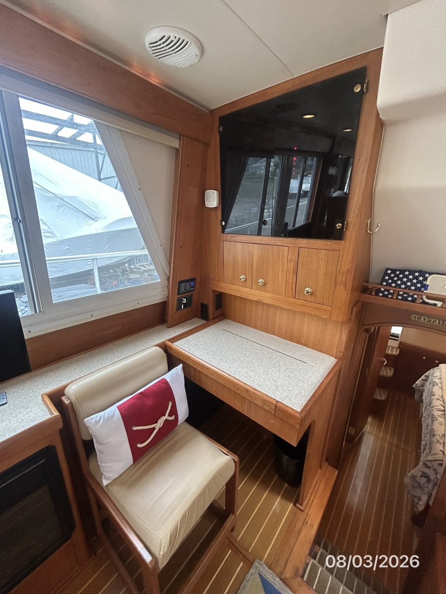 43' Mainship salon starboard aft