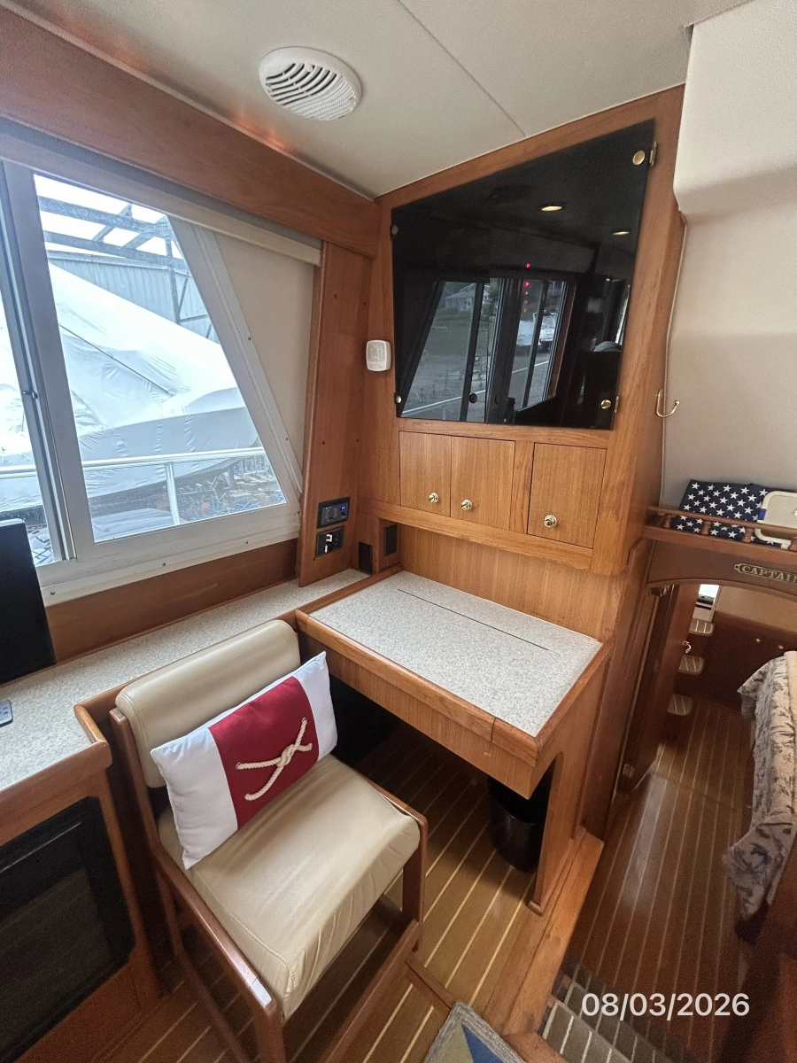 43' Mainship salon starboard aft