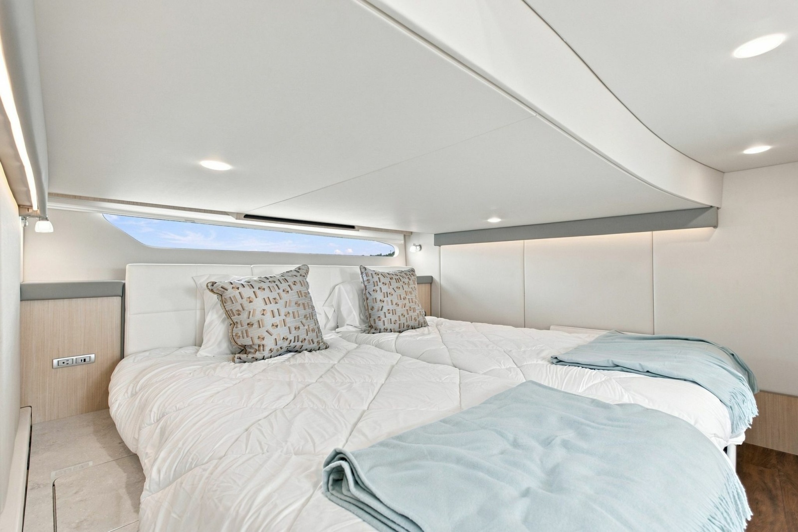2025 Regal 42 Grande Coup