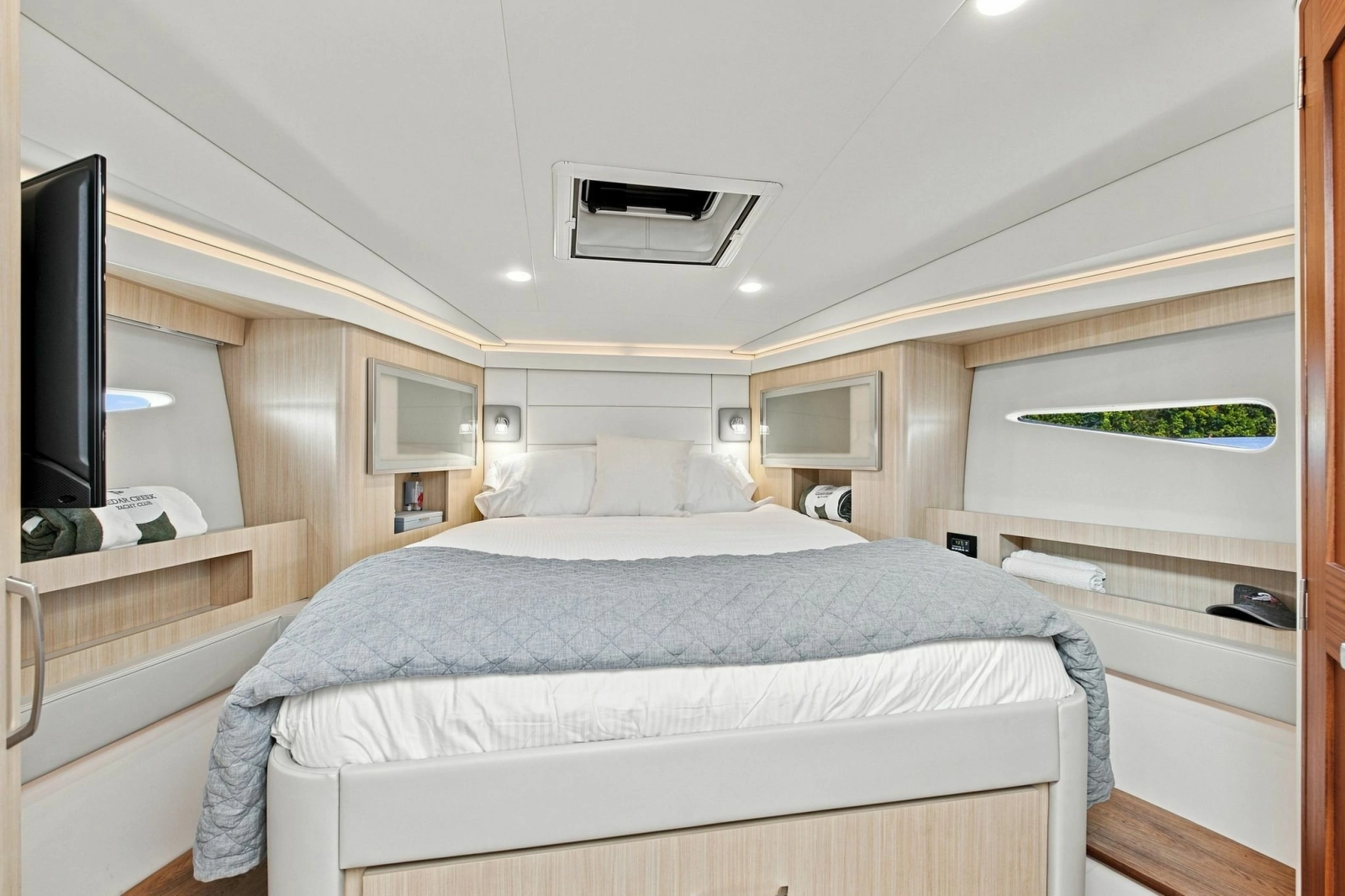 2025 Regal 42 Grande Coup