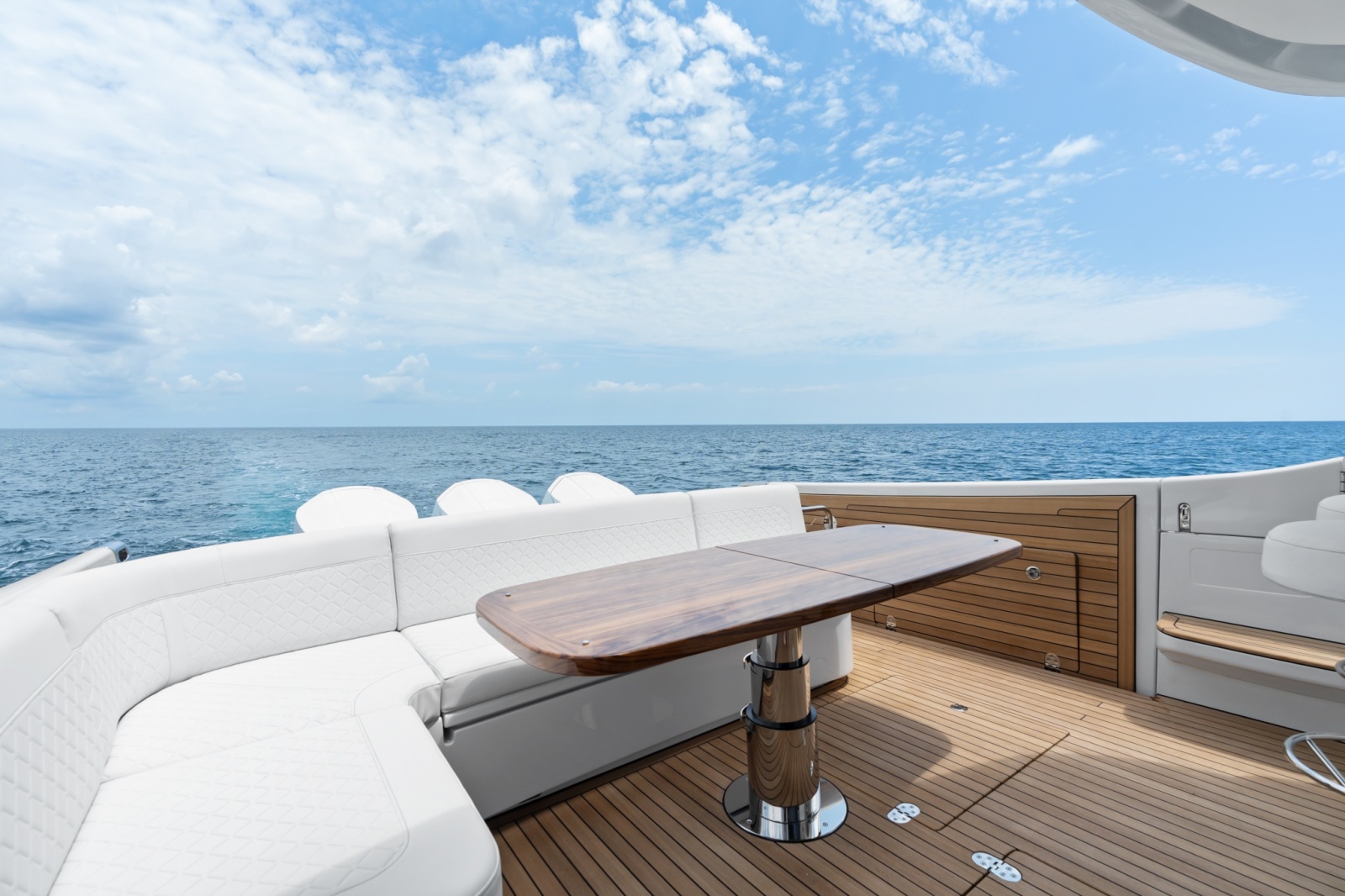 Eclipse 50 - STINGRAY GRAY - Aft