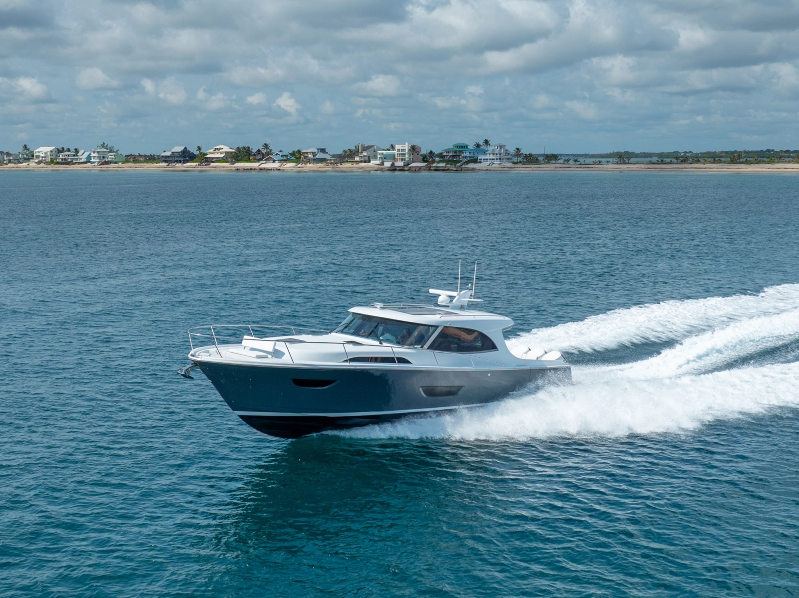 Eclipse 50 - STINGRAY GRAY - Exterior Profile