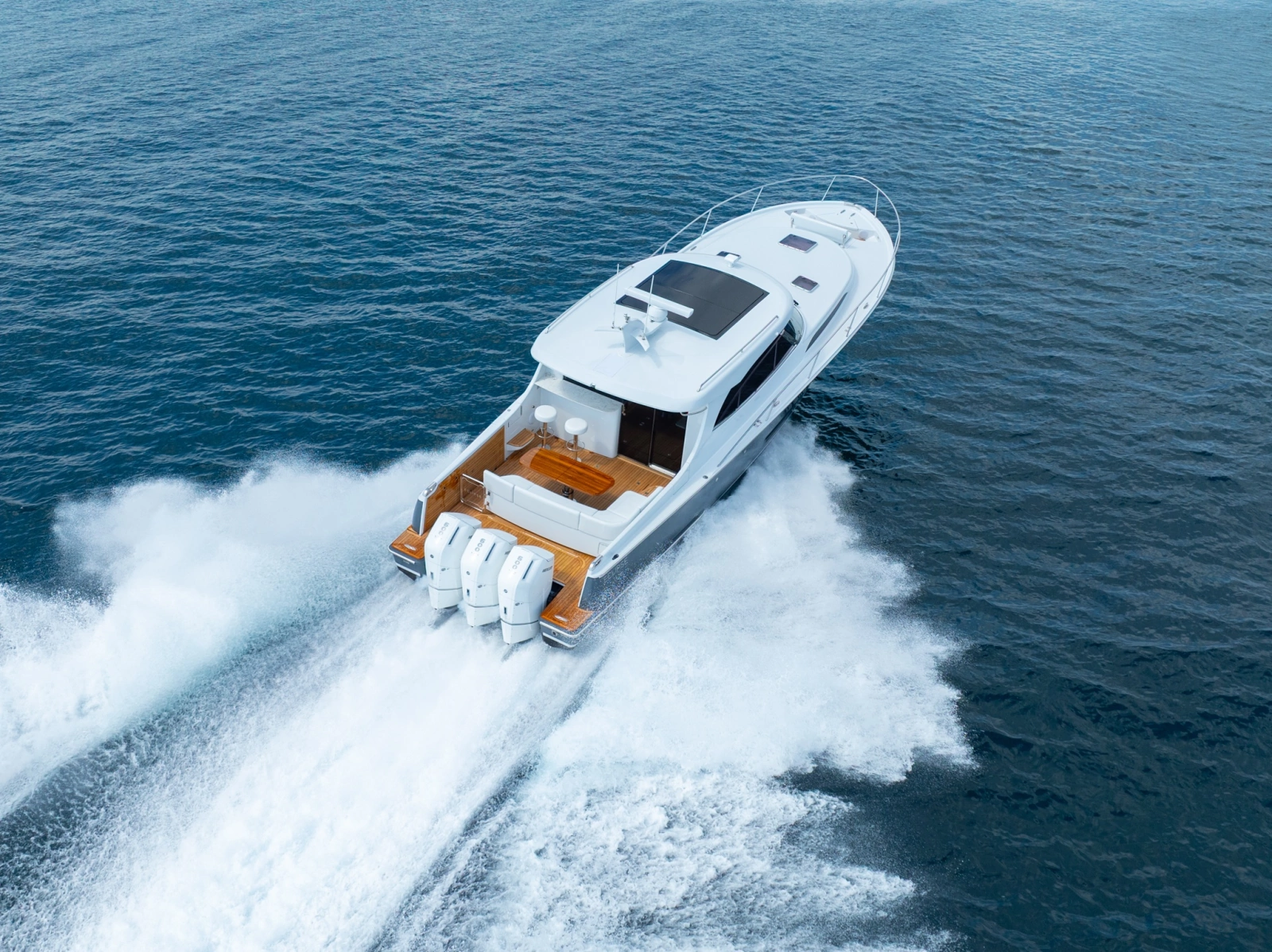 Eclipse 50 - STINGRAY GRAY - Exterior Profile