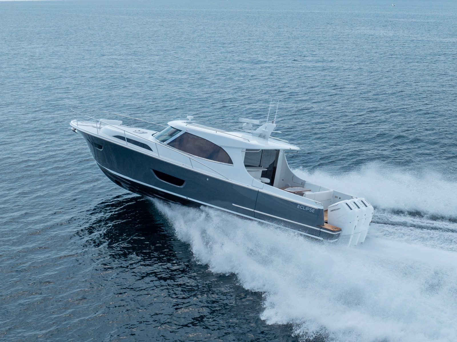 Eclipse 50 - STINGRAY GRAY - Exterior Profile