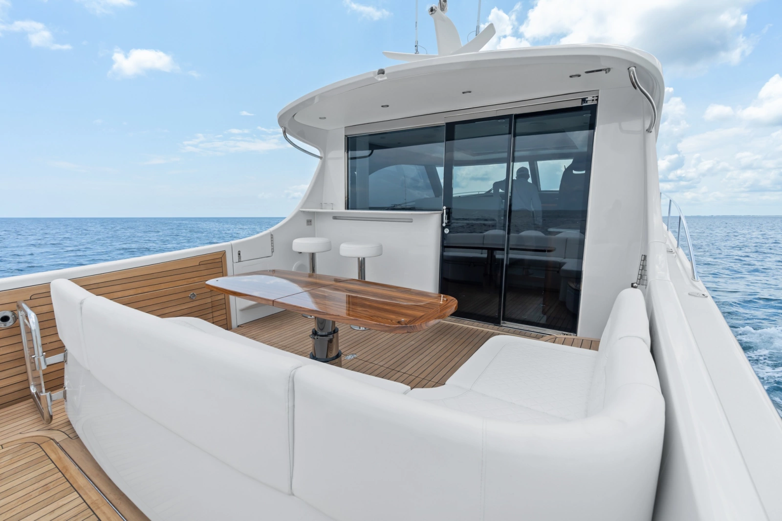Eclipse 50 - STINGRAY GRAY - Aft