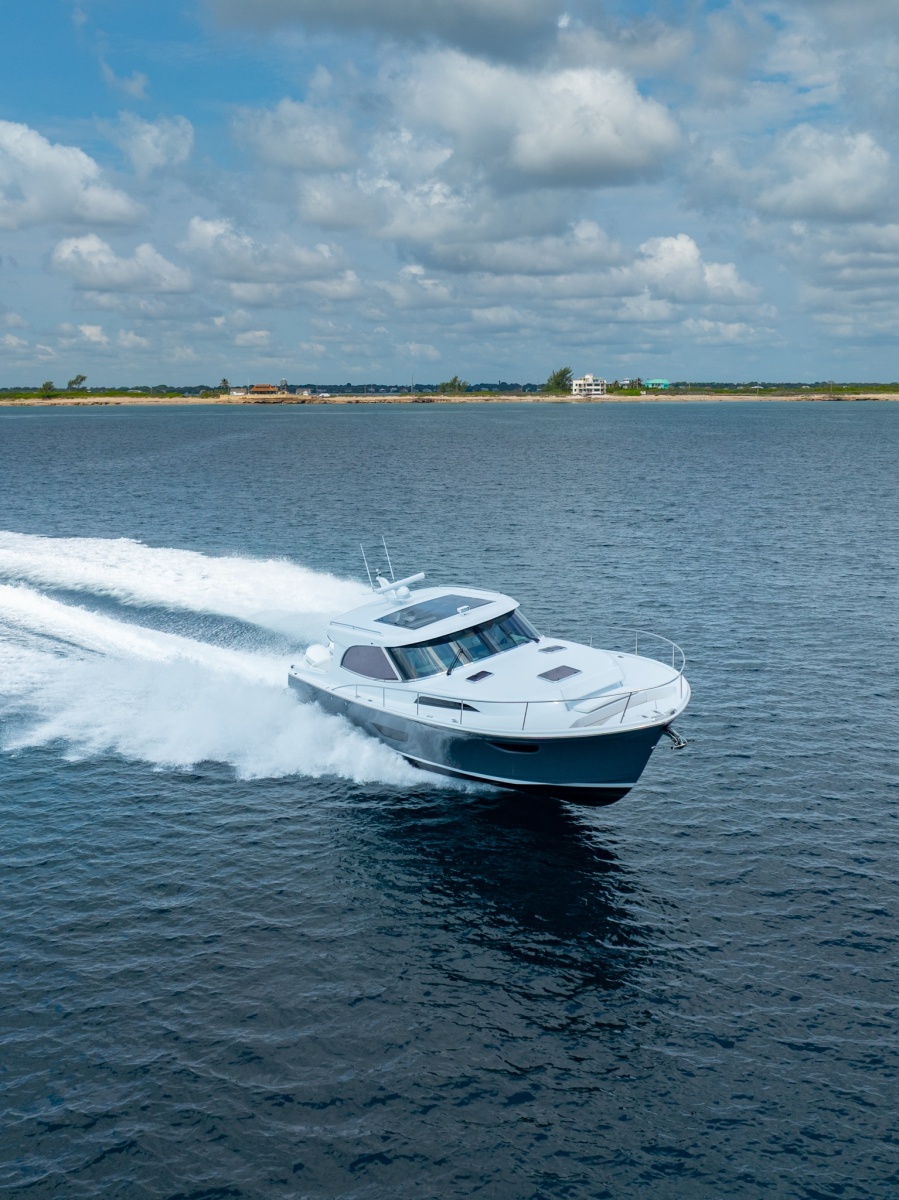 Eclipse 50 - STINGRAY GRAY - Exterior Profile