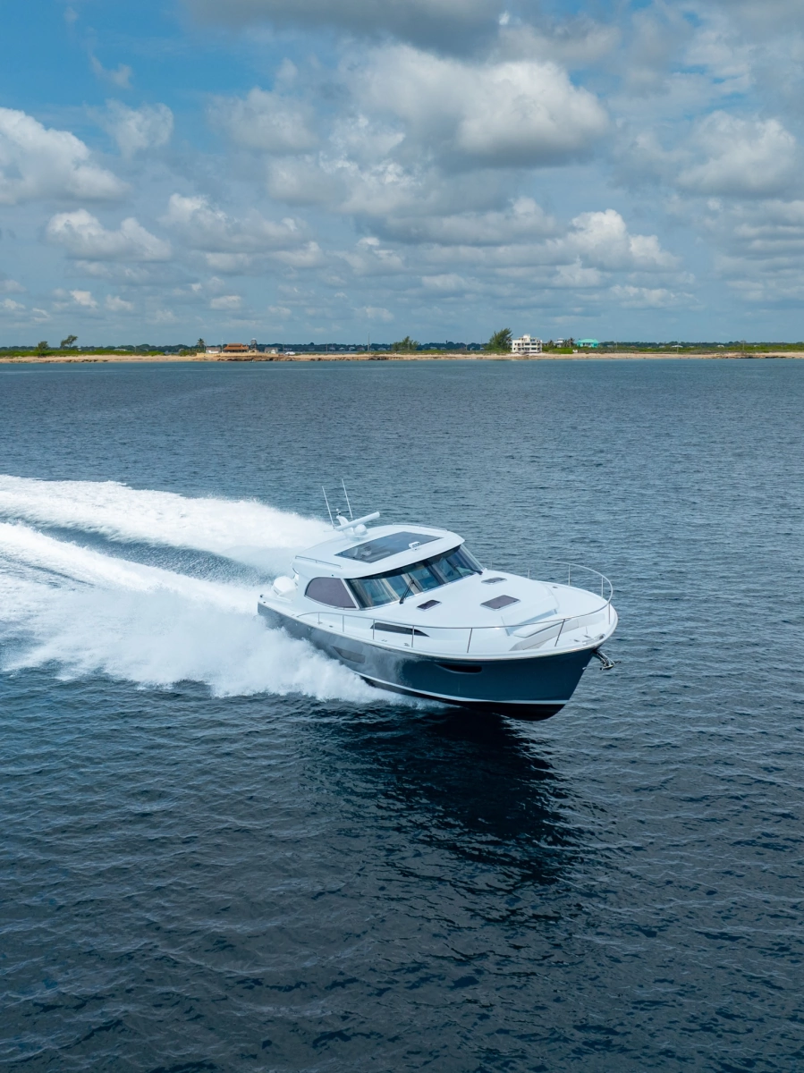 Eclipse 50 - STINGRAY GRAY - Exterior Profile