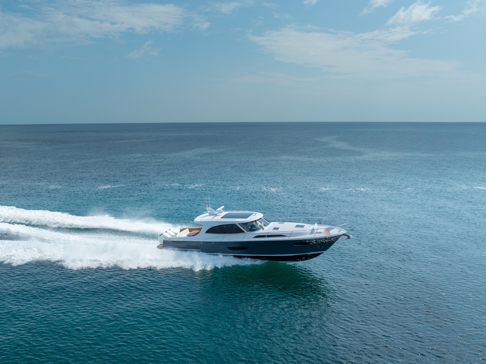 Eclipse 50 - STINGRAY GRAY - Exterior Profile