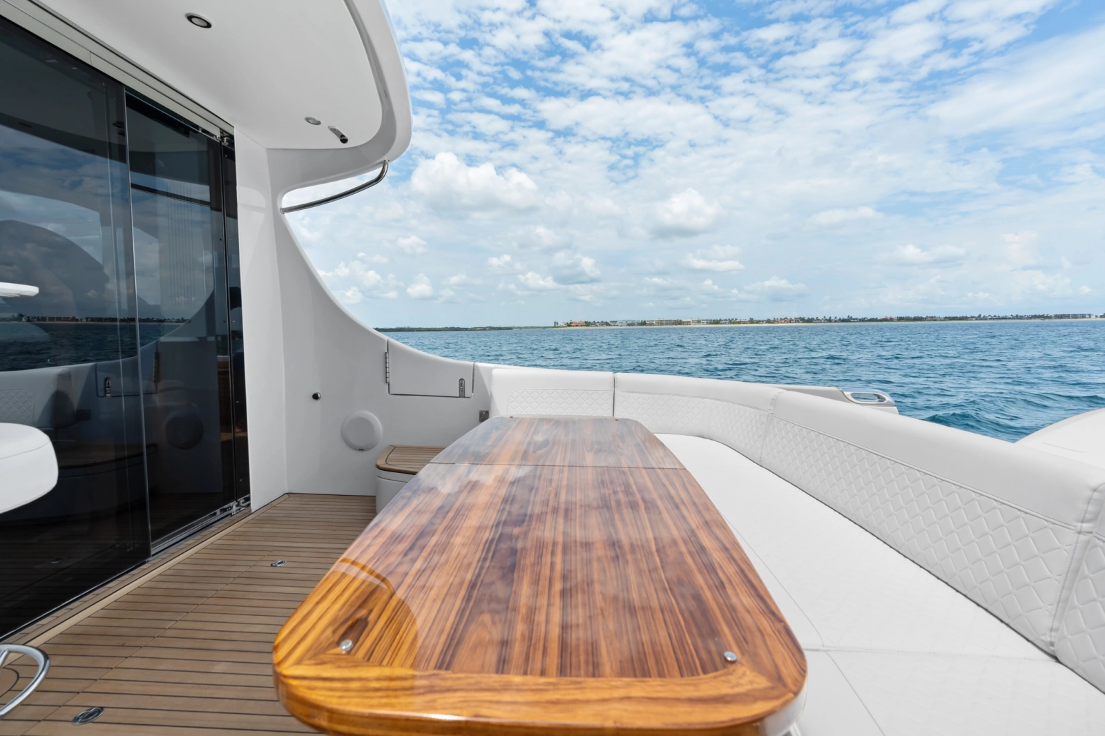 Eclipse 50 - STINGRAY GRAY - Aft
