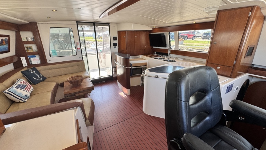 Salon Looking Aft