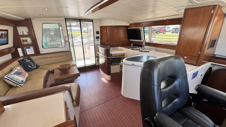 Salon Looking Aft