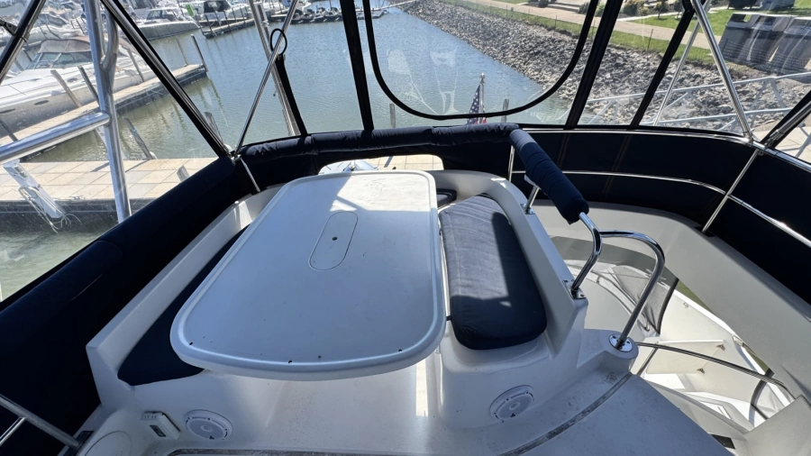 Flybridge Dinette