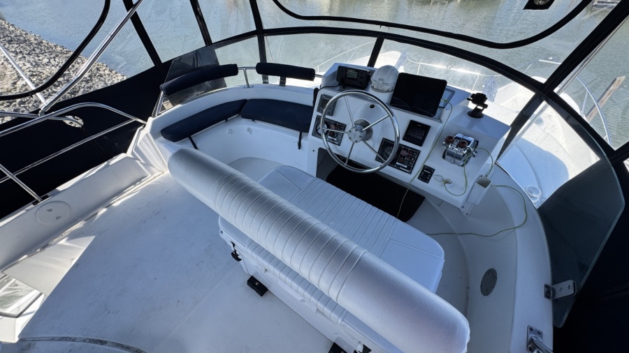 Flybridge Helm Seating