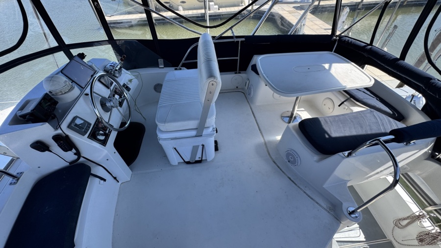 Flybridge Helm Seating