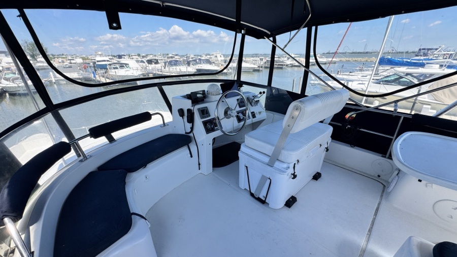 Flybridge Helm Seating