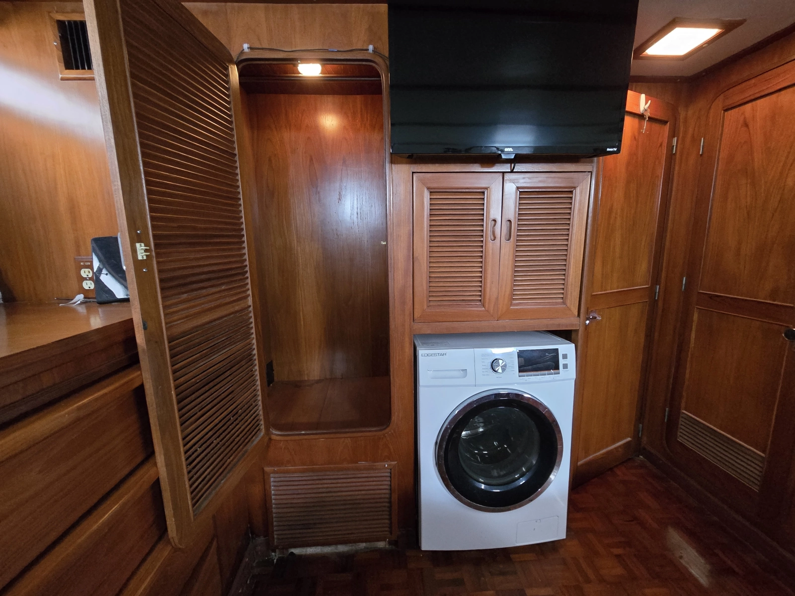 1988 Marine Trader Montechristo 56