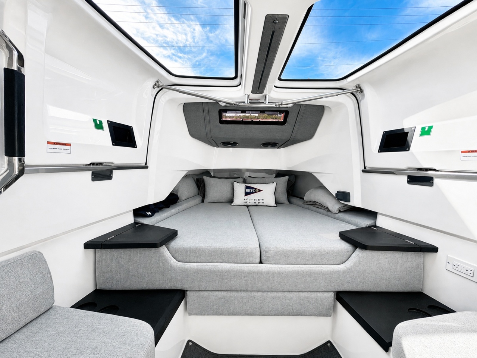 2022 Axopar Brabus 37 XC Cross Cabin