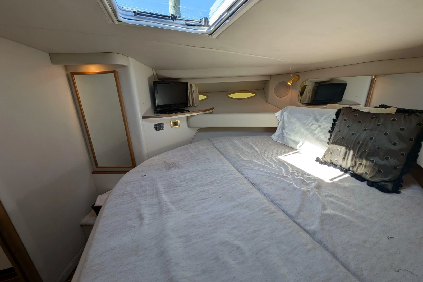 1999 Sea Ray 370 Express Cruiser
