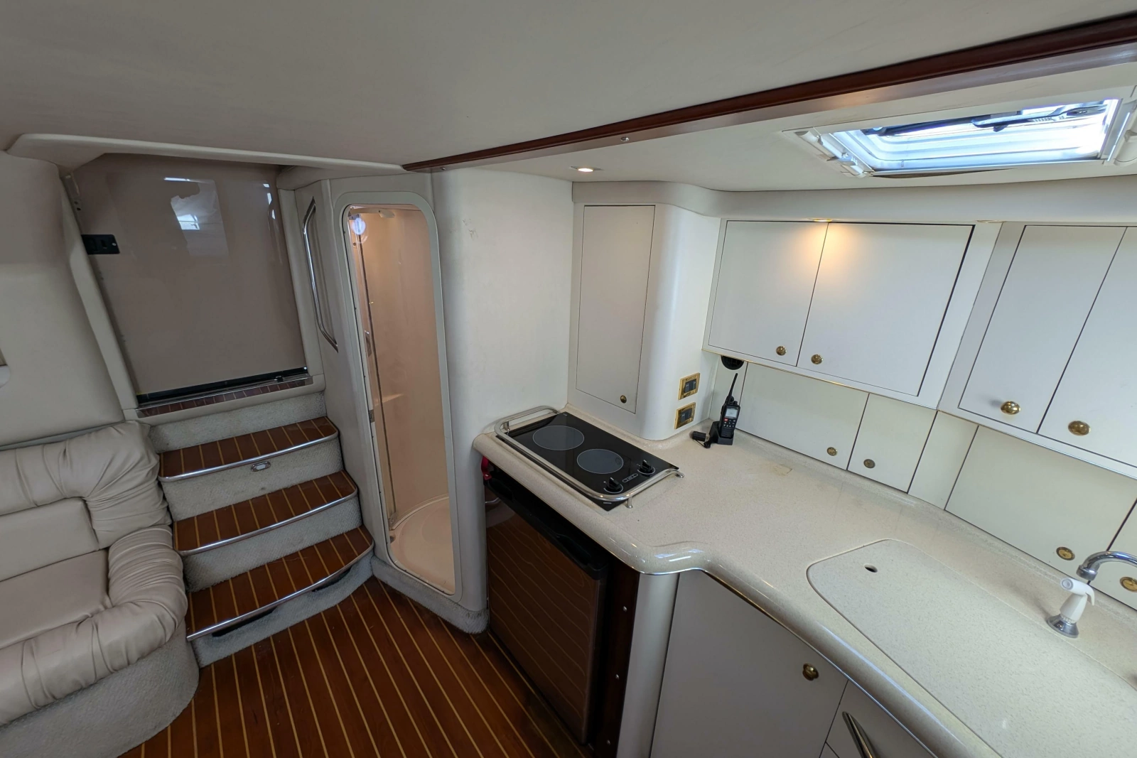 1999 Sea Ray 370 Express Cruiser