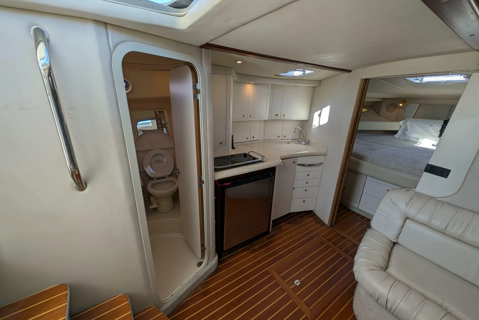 1999 Sea Ray 370 Express Cruiser