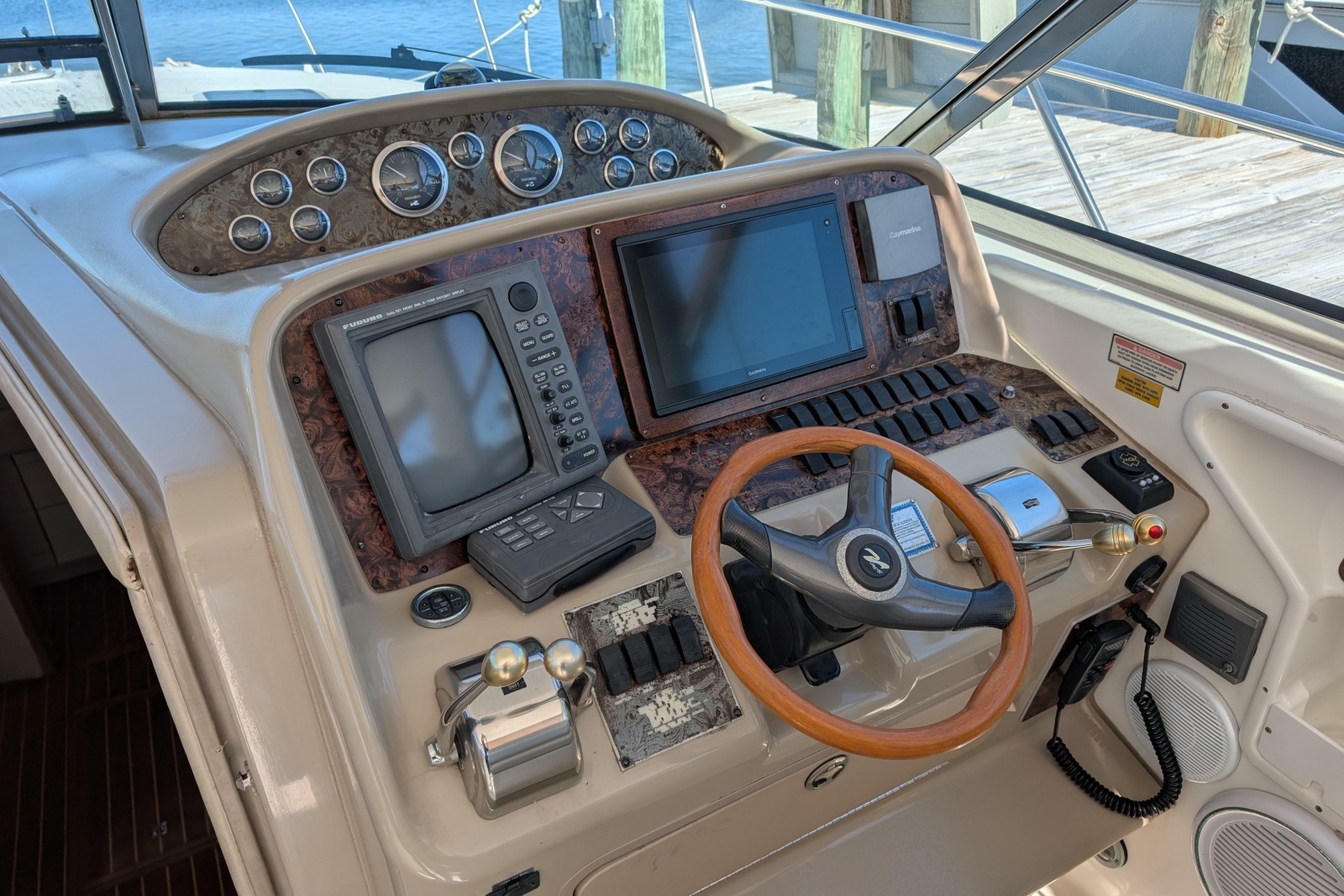 1999 Sea Ray 370 Express Cruiser